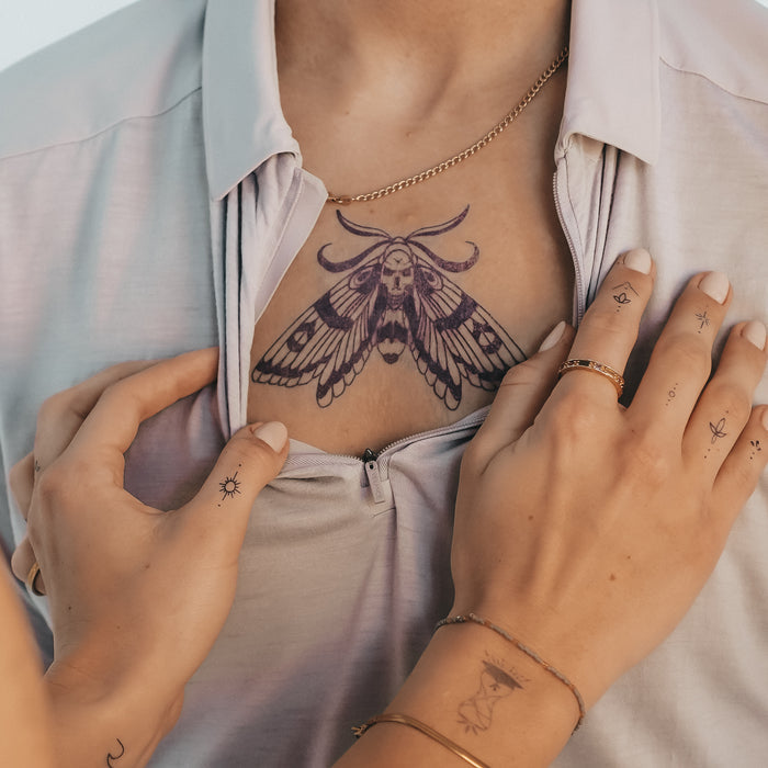 Große Totenkopf Motte Tattoo
