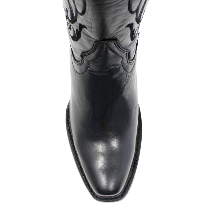 Close-up of snip toe on Artillero women’s black leather cowboy boot with detailed stitching