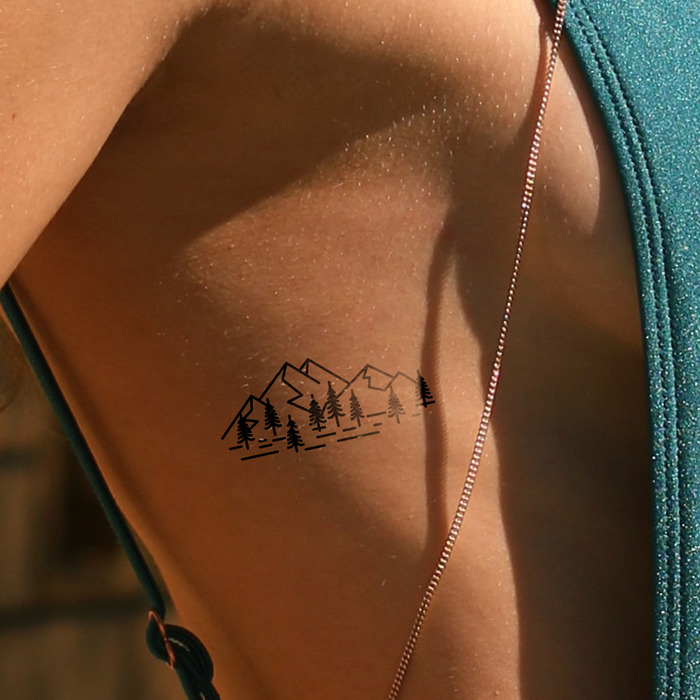 Berge und Bäume Tattoo