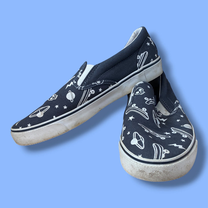 black Old Navy slip on skateboard,  6.0