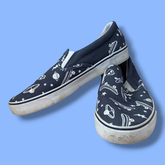 black Old Navy slip on skateboard,  6.0