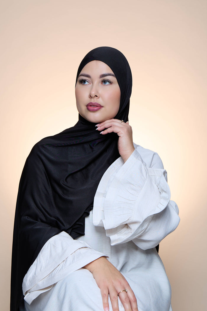 Hijab Premium Satin  Mae Black