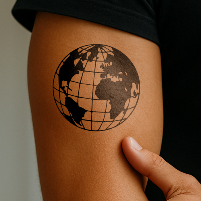Weltkugel mit Koordinaten Tattoo